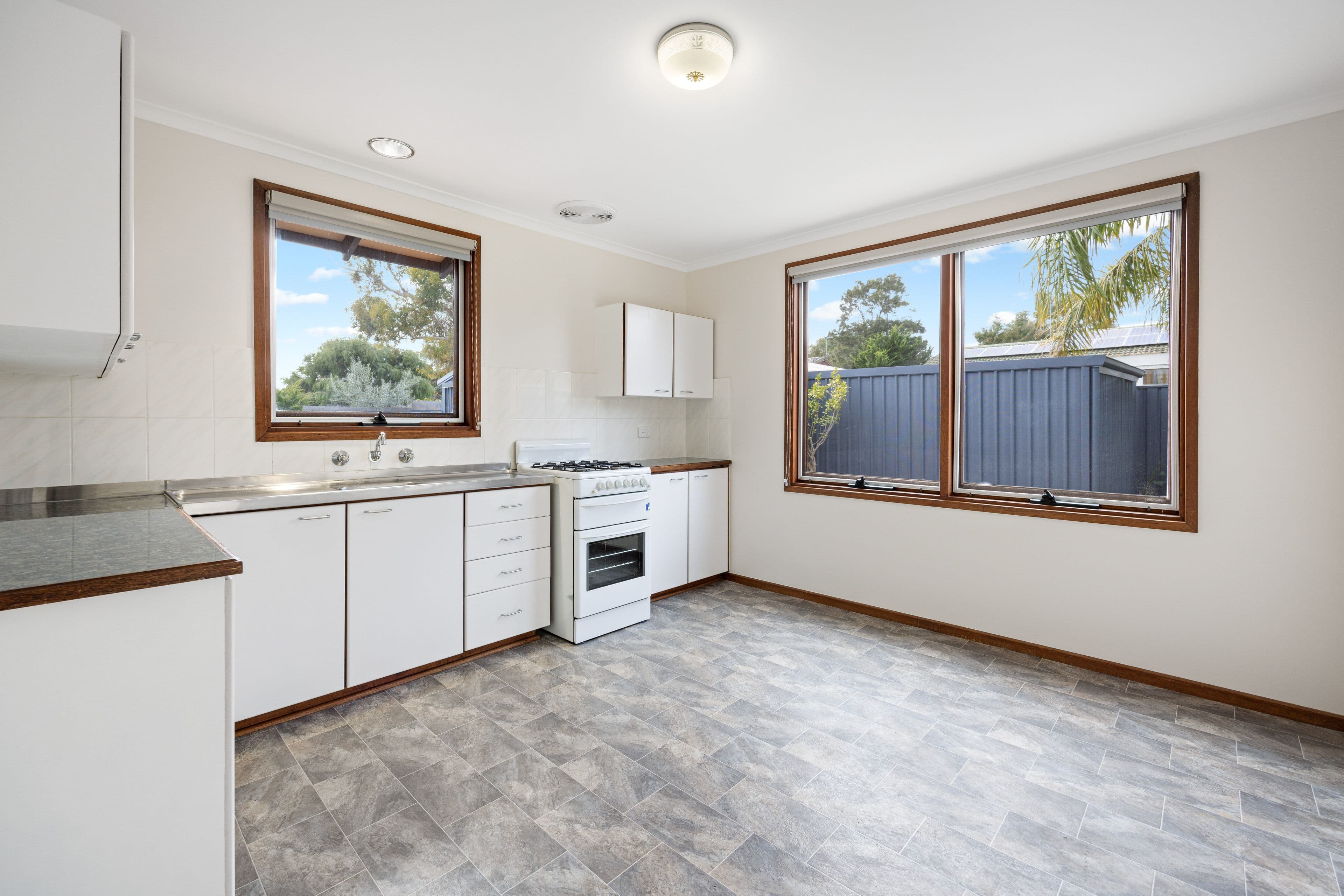 36 Manoora Drive, Hallett Cove SA 5158, Hallett Cove - Thumbnail 2
