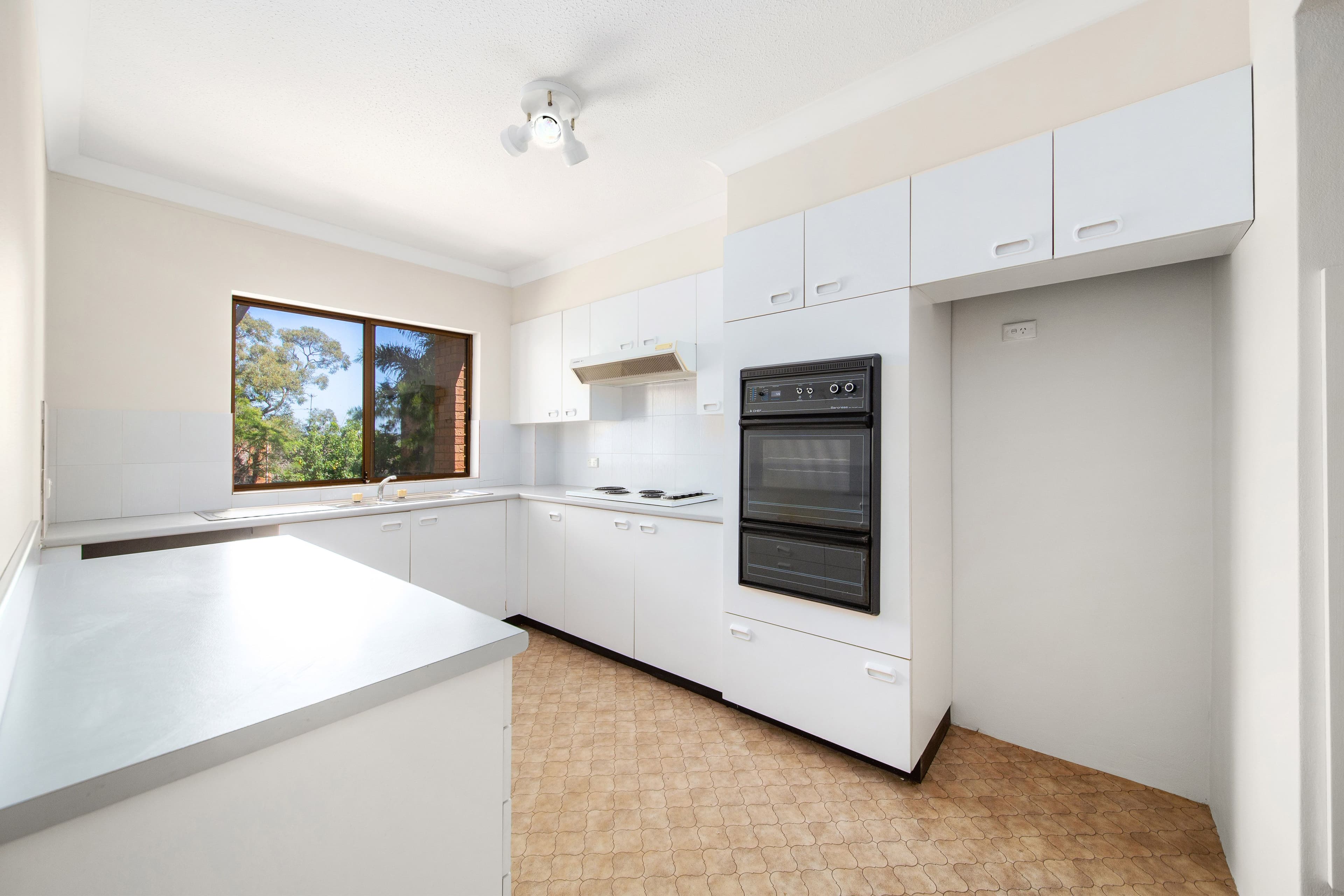 92-96 Glencoe Street, Sutherland NSW 2232, Sutherland - Thumbnail 2