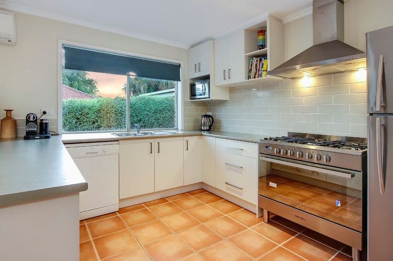 4 Easton Court, FERNTREE GULLY VIC 3156, Ferntree Gully - Thumbnail 2