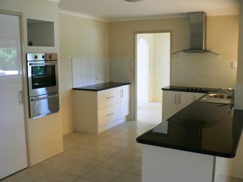 3 Drummond Court, TANNUM SANDS QLD 4680, Tannum Sands - Thumbnail 3