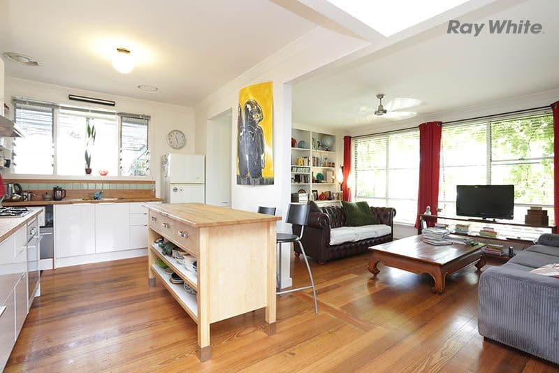 8 Robertson Crescent, LAVERTON VIC 3028, Laverton - Thumbnail 3