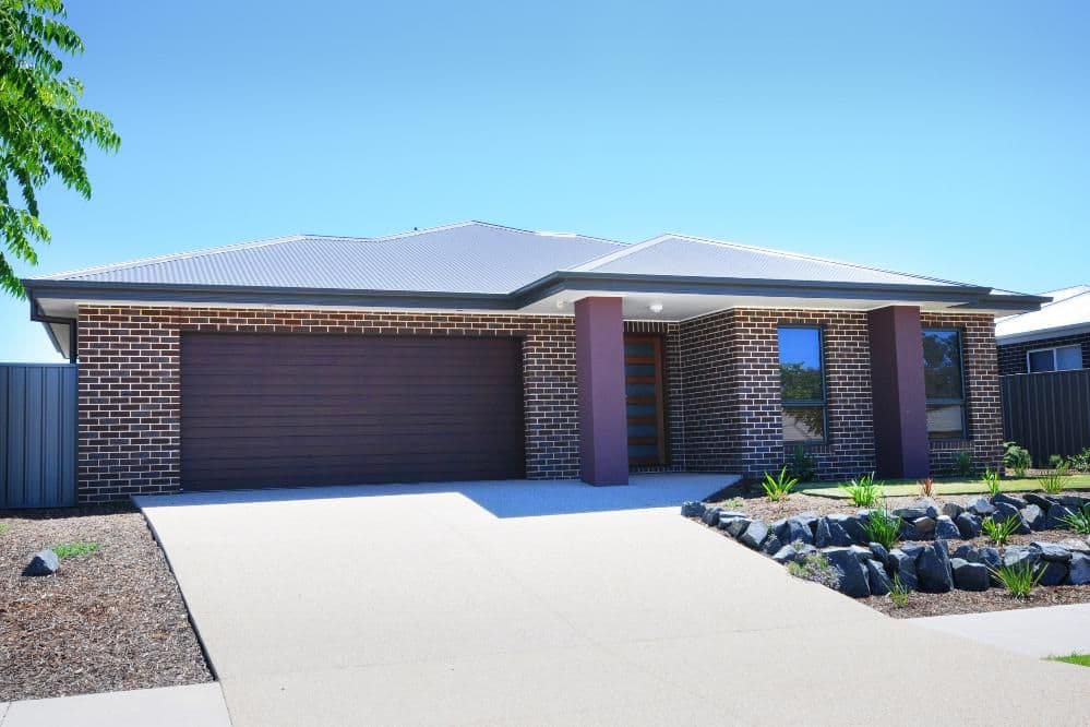 33 Cambridge Drive, THURGOONA NSW 2640, Thurgoona - Image 1