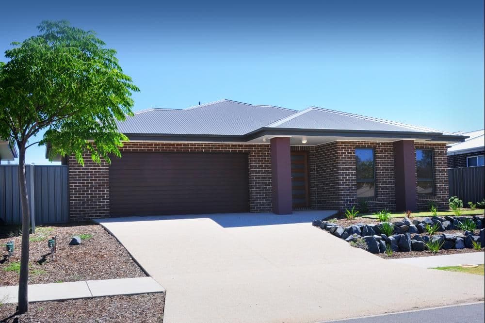 33 Cambridge Drive, THURGOONA NSW 2640, Thurgoona - Thumbnail 2
