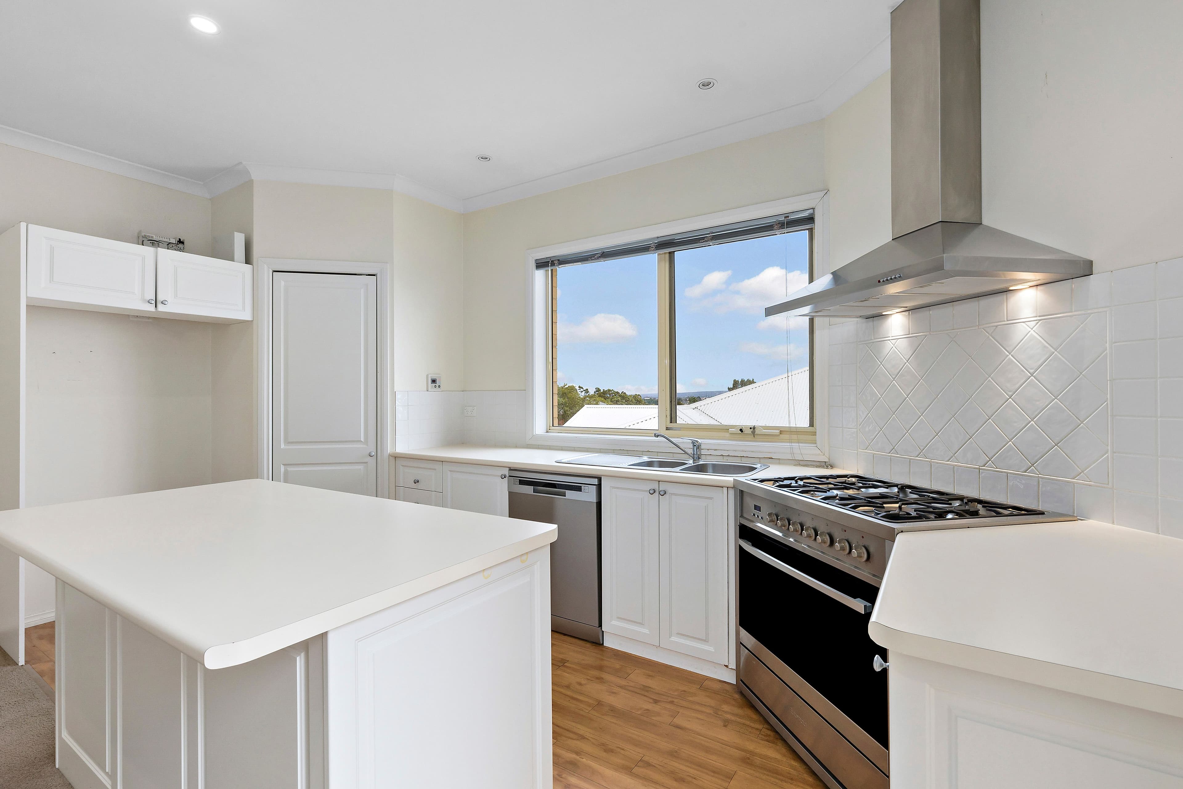 10 Manna Gum Heights, Mount Pleasant VIC 3350, Mount Pleasant - Thumbnail 2