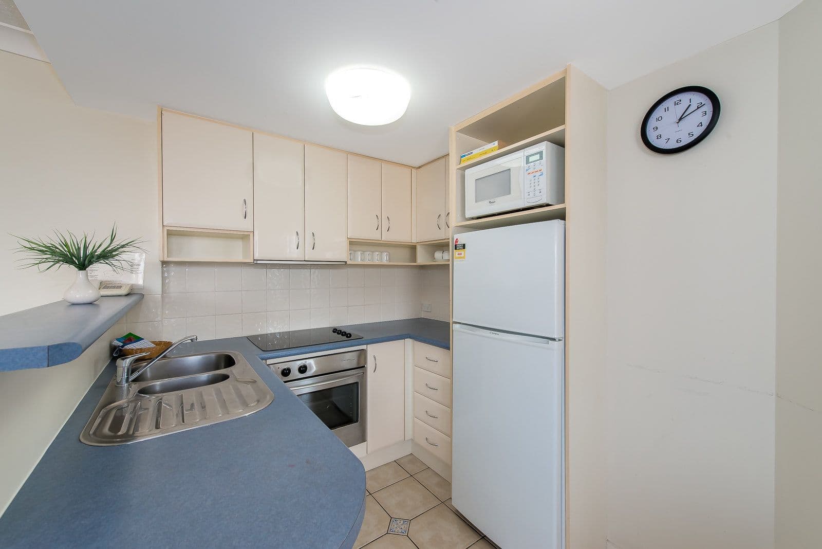 484 Marine Parade, Biggera Waters QLD 4216, Biggera Waters - Thumbnail 4