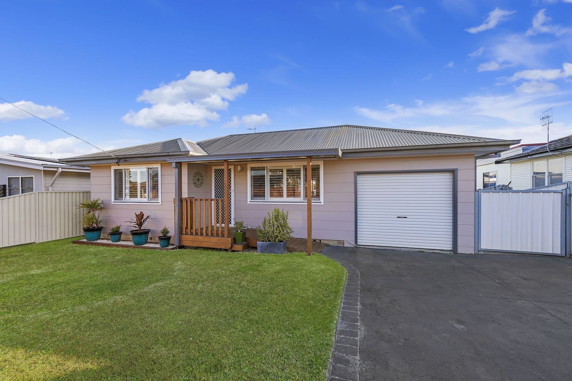 14 Robertson Road, Killarney Vale - Image 1
