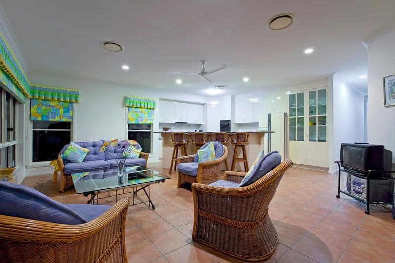 6 Raby Bay Boulevard, RABY BAY QLD 4163, Raby Bay - Thumbnail 5