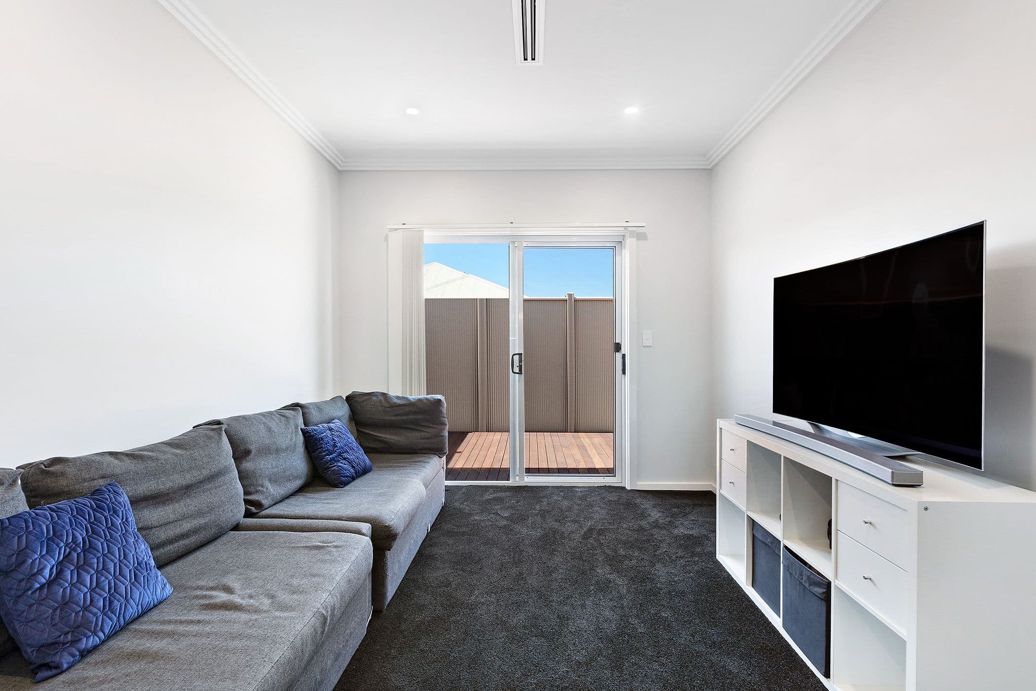 35 Rosecomb Road, Spring Farm - Thumbnail 6
