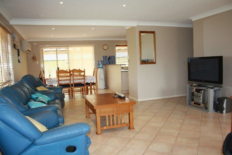 2 Bandar Court, TANAH MERAH QLD 4128, Tanah Merah - Thumbnail 4
