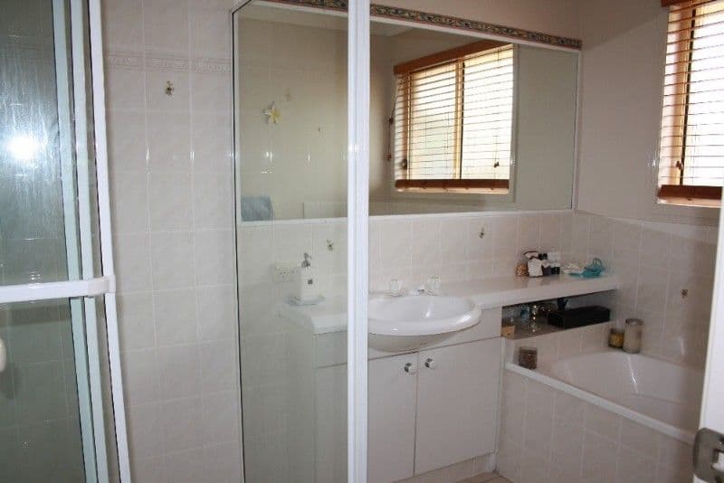 2 Bandar Court, TANAH MERAH QLD 4128, Tanah Merah - Thumbnail 5