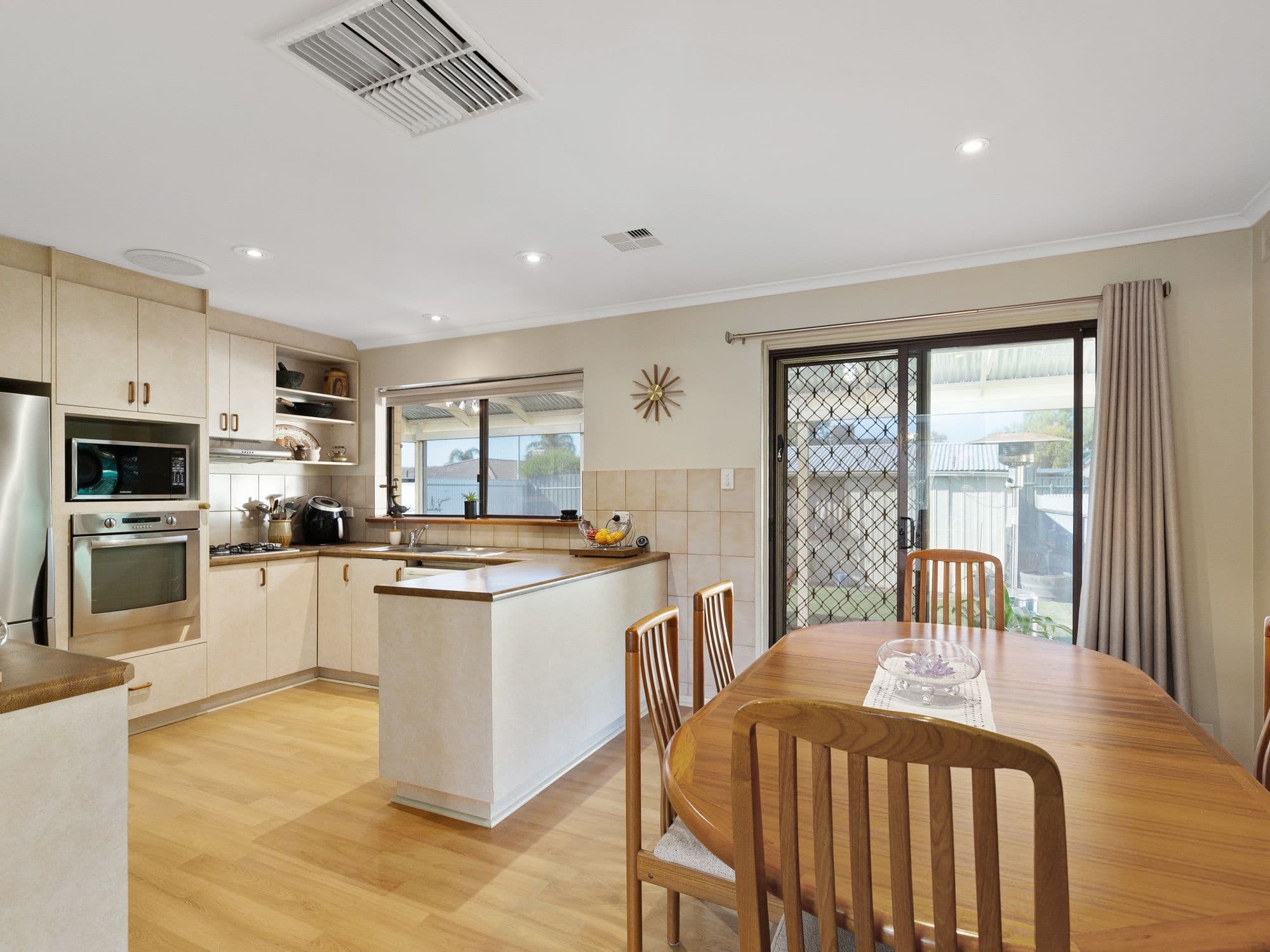 22 Carolyn Avenue, Morphett Vale SA 5162, Morphett Vale - Thumbnail 2