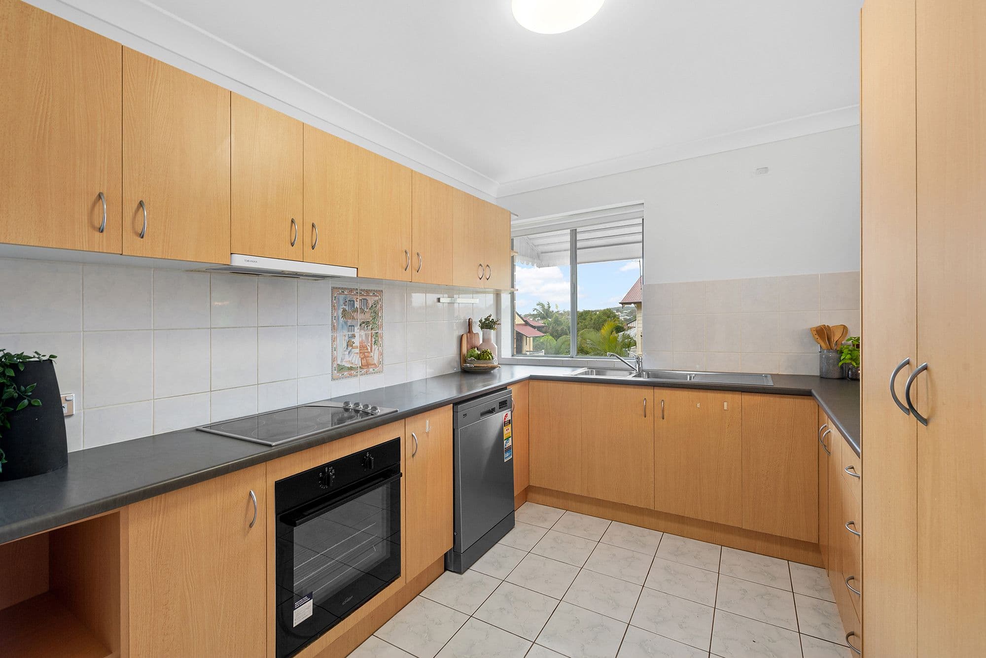 220 Cavendish Road, Coorparoo QLD 4151, Coorparoo - Thumbnail 7