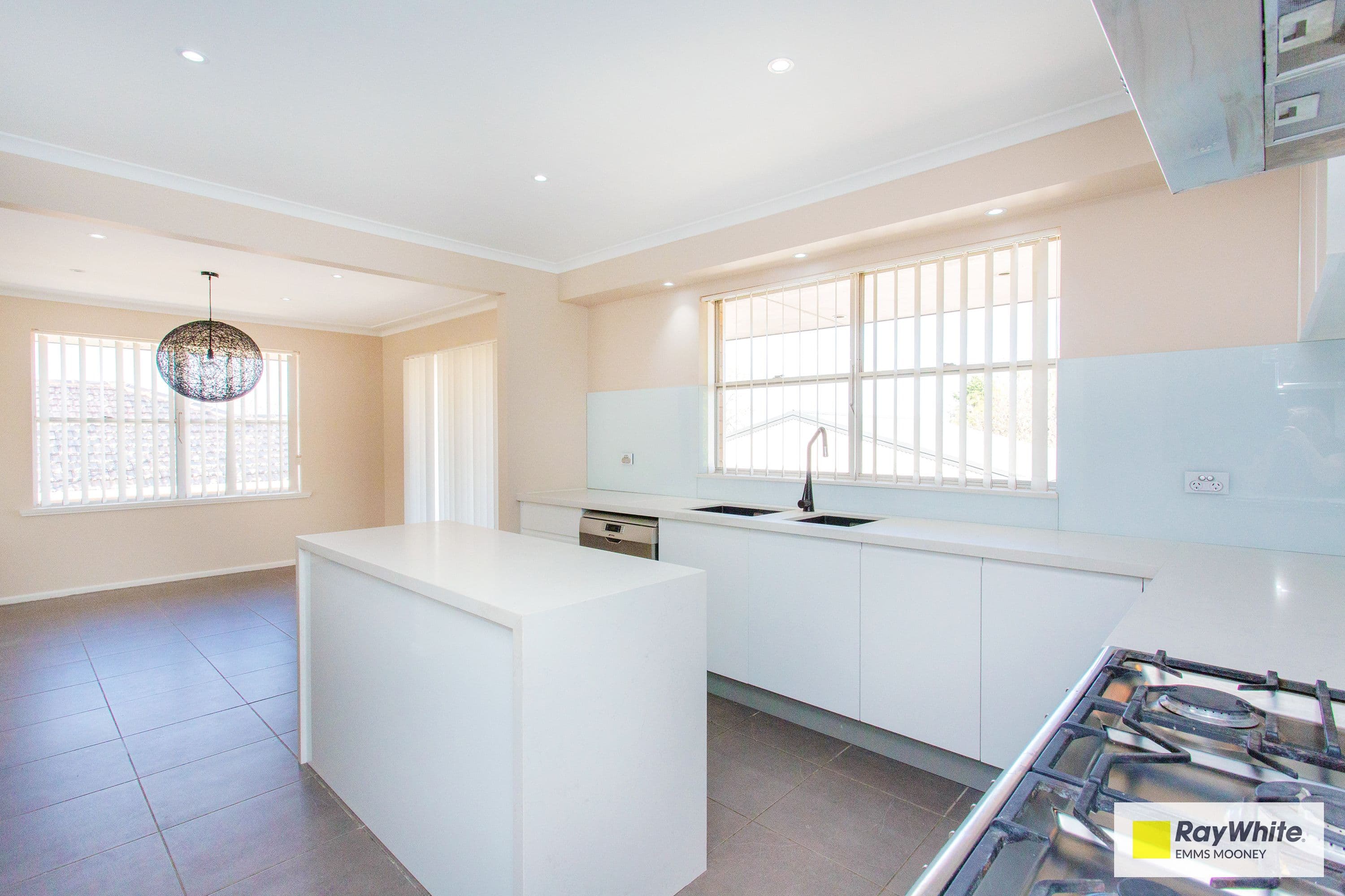 10 Elizabeth Avenue, Cowra - Thumbnail 5