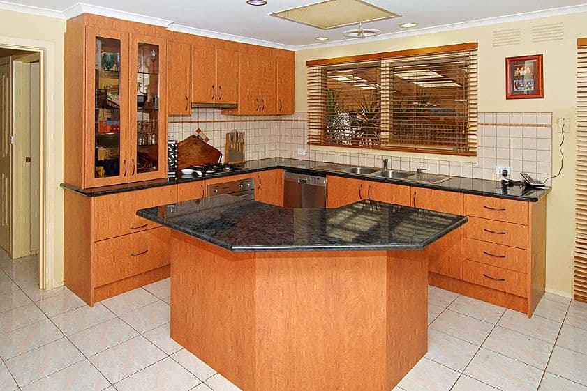 9 Gunsynd Close, THOMASTOWN VIC 3074, Thomastown - Thumbnail 2