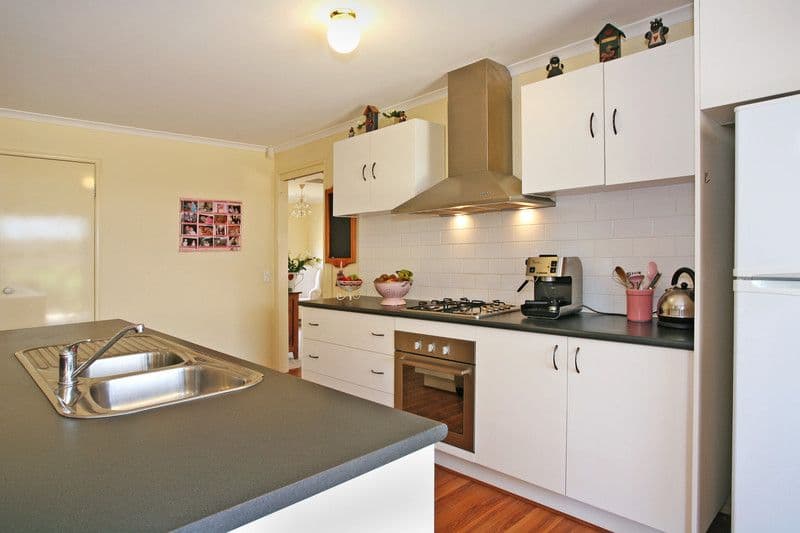 11 Ghazeepore Road, WAURN PONDS VIC 3216, Waurn Ponds - Thumbnail 2