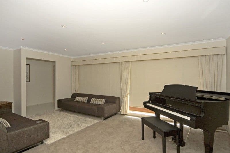 19 Avondale Road, SINNAMON PARK QLD 4073, Sinnamon Park - Thumbnail 4