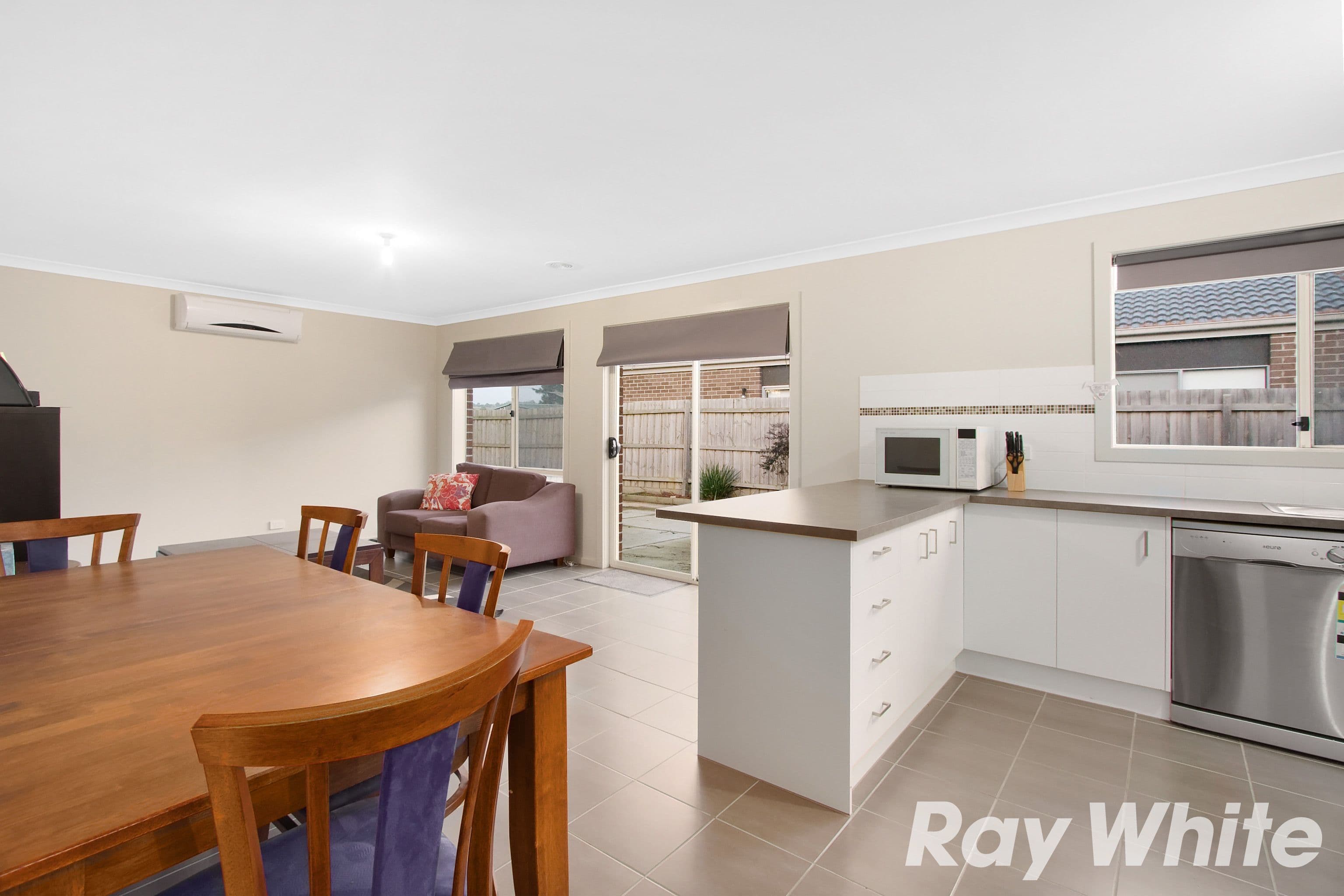 49 Melissa Way, Pakenham VIC 3810, Pakenham - Thumbnail 3