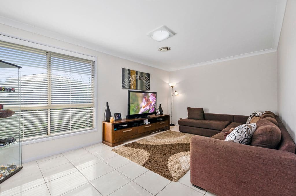 1 Penterong Way, Haywards Bay - Thumbnail 4