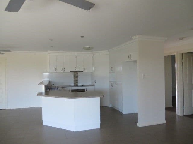 20 Bassett Court, Roma QLD 4455, Roma - Thumbnail 3