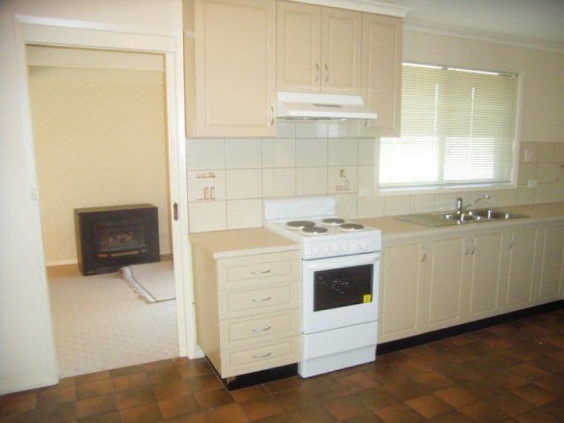 76 Russell Street, HOWLONG NSW 2643, Howlong - Thumbnail 4
