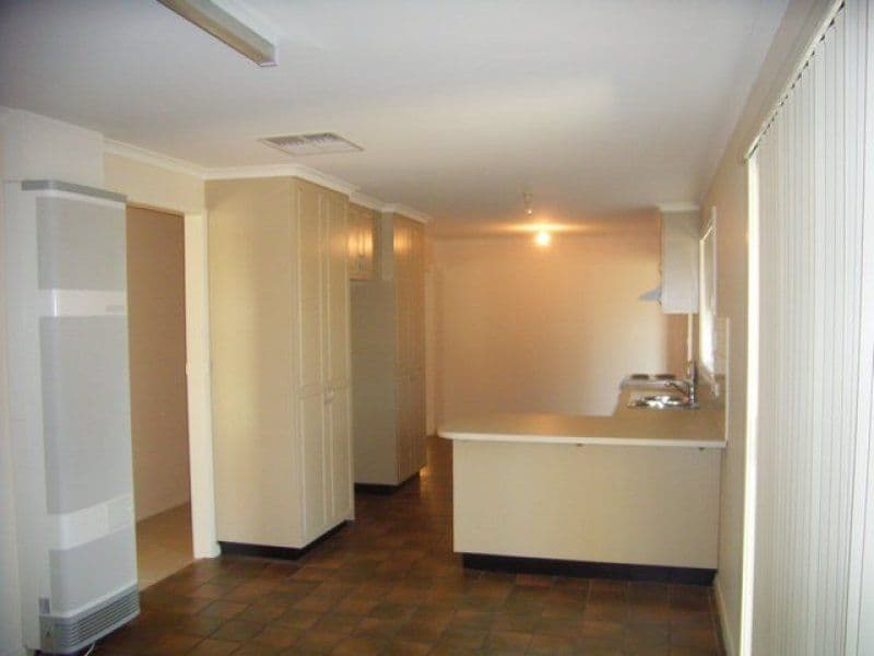 76 Russell Street, HOWLONG NSW 2643, Howlong - Thumbnail 5