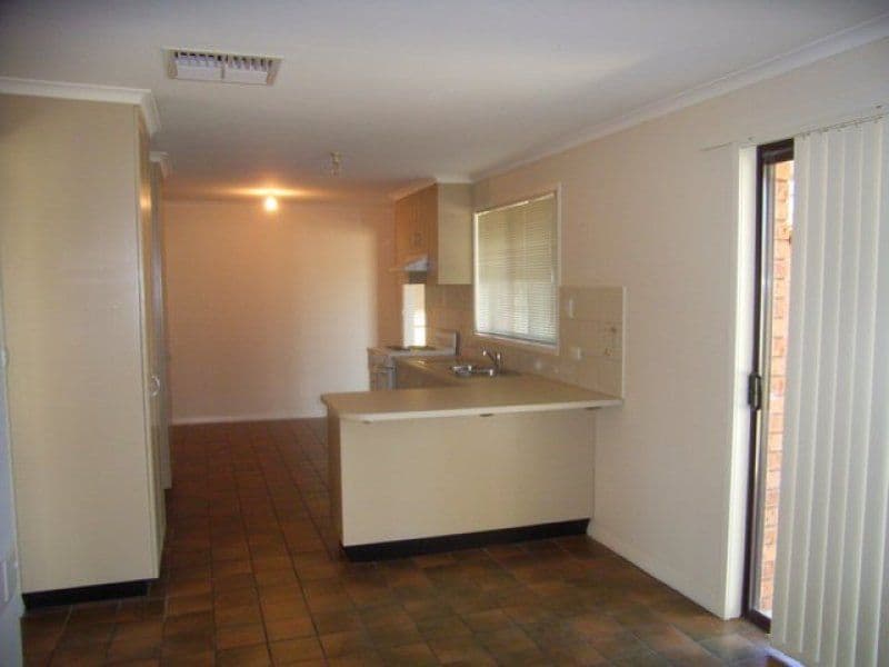 76 Russell Street, HOWLONG NSW 2643, Howlong - Thumbnail 6