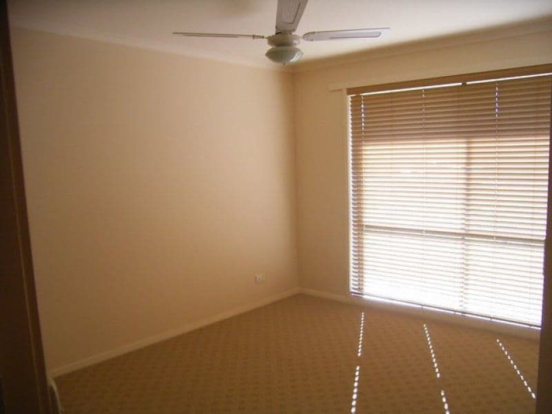 76 Russell Street, HOWLONG NSW 2643, Howlong - Thumbnail 7