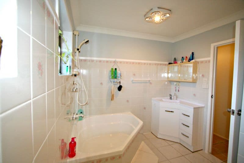 207 Wondall Road, WYNNUM WEST QLD 4178, Wynnum West - Thumbnail 5
