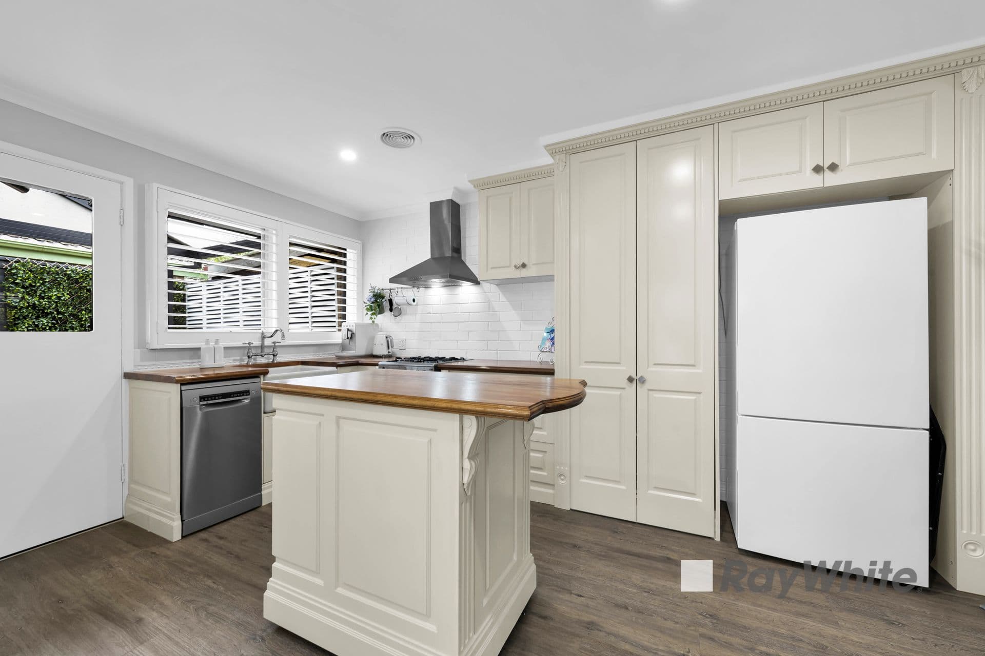35 Albenca Street, Mentone VIC 3194, Mentone - Thumbnail 3