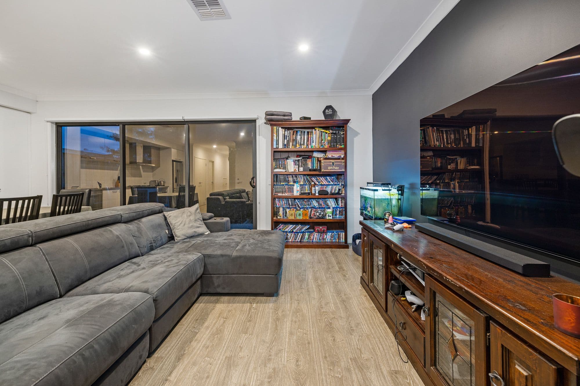 33 Wedgebill Circuit, Werribee VIC 3030, Werribee - Thumbnail 2