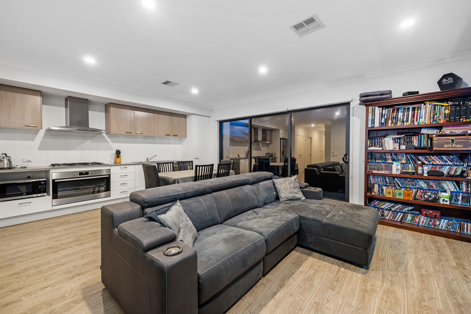 33 Wedgebill Circuit, Werribee VIC 3030, Werribee - Thumbnail 3