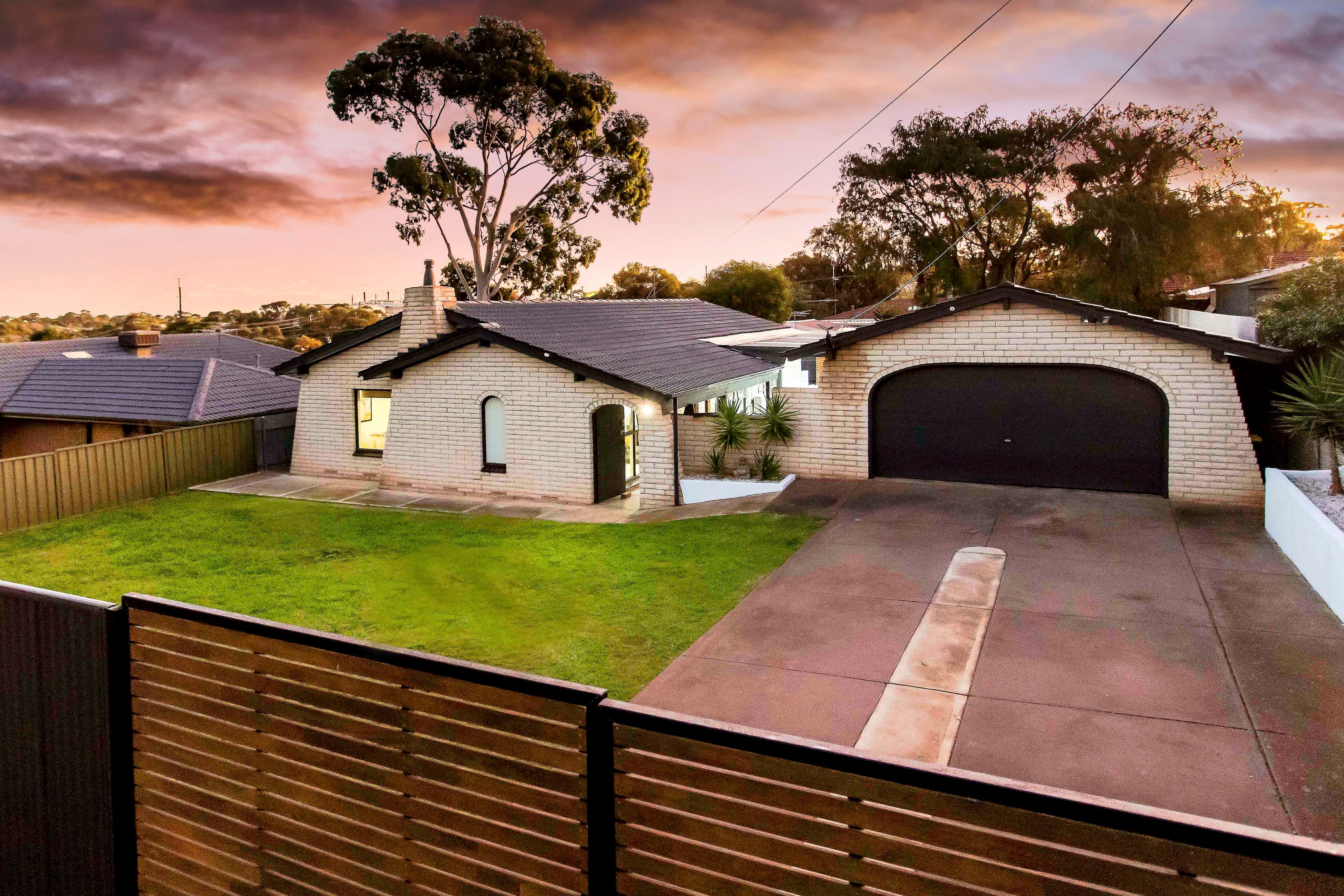 25 Suzanne Avenue, Morphett Vale SA 5162, Morphett Vale - Image 1