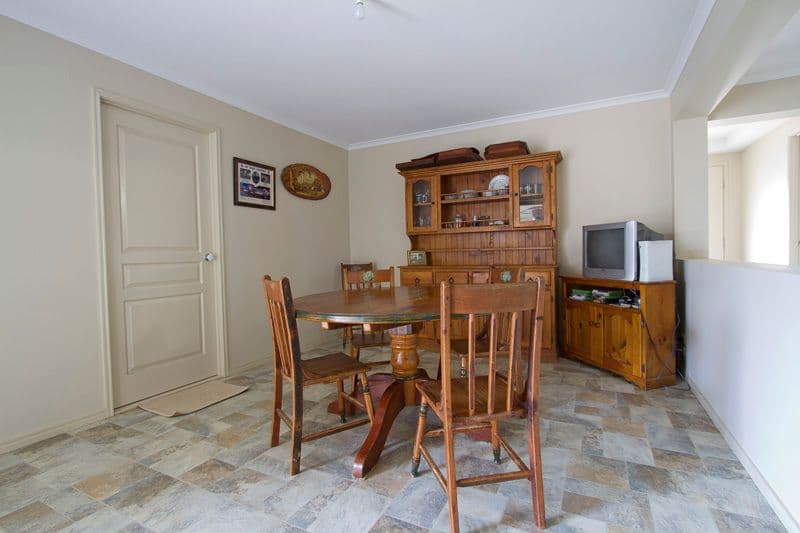 8 Debbie Court, OAKEY QLD 4401, Oakey - Thumbnail 3