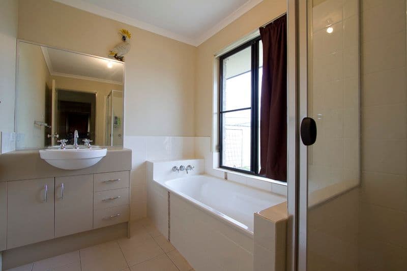 8 Debbie Court, OAKEY QLD 4401, Oakey - Thumbnail 8