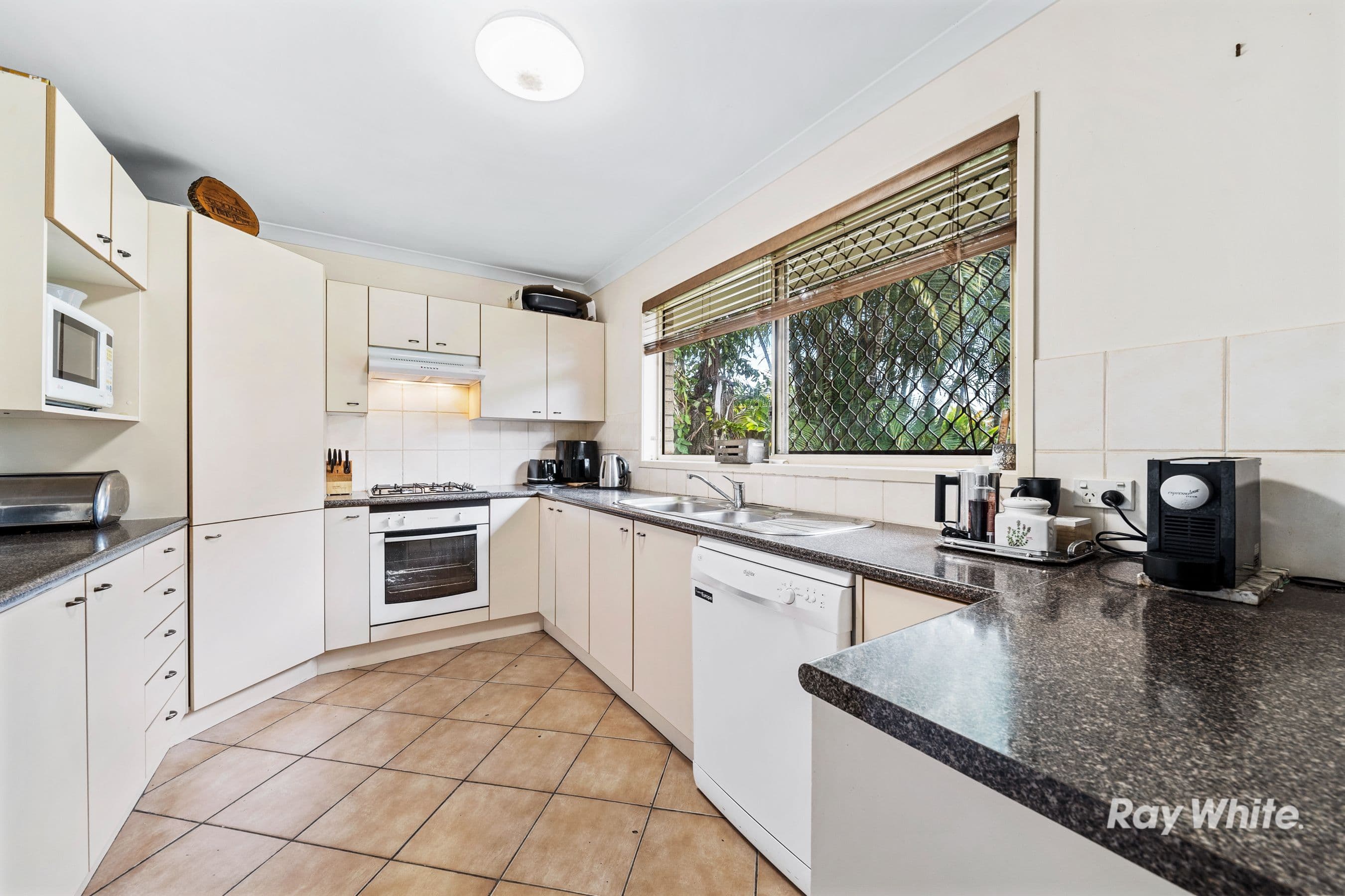 9 Isaac Court, Hillcrest QLD 4118, Hillcrest - Thumbnail 2