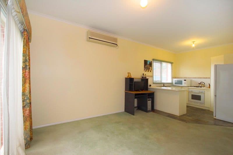 13   Oak Avenue, CHELTENHAM VIC 3192, Cheltenham - Thumbnail 2