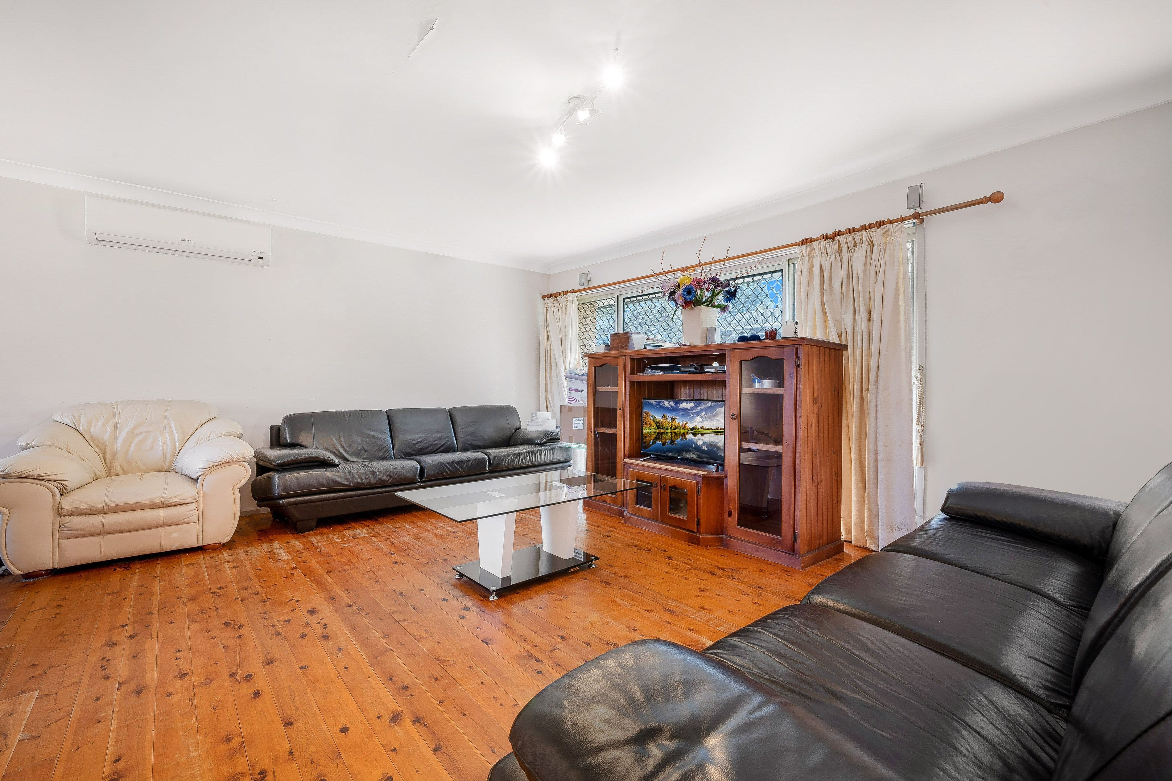 10 Yvonne Crescent, Georges Hall NSW 2198, Georges Hall - Thumbnail 4