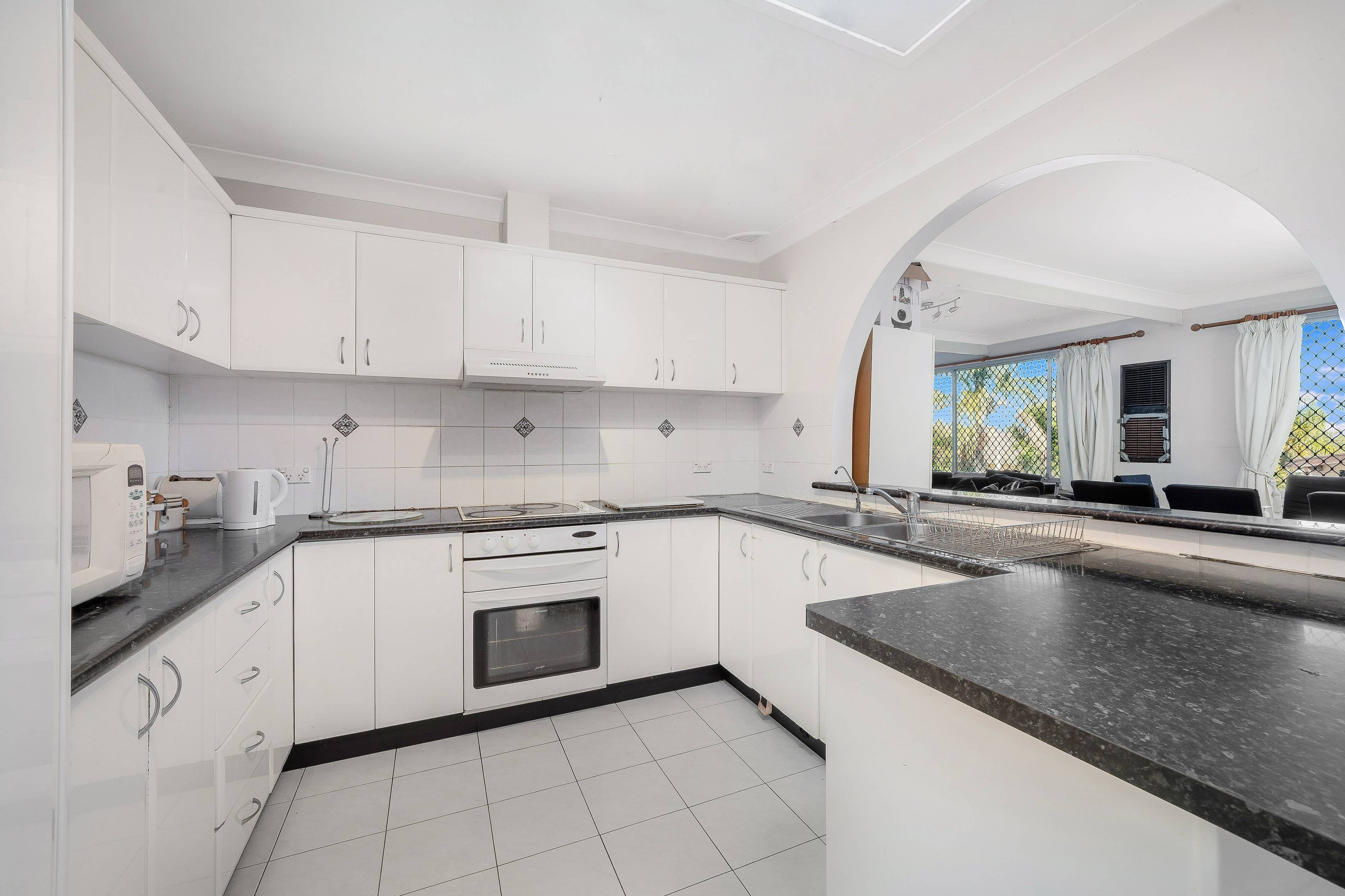 10 Yvonne Crescent, Georges Hall NSW 2198, Georges Hall - Thumbnail 5
