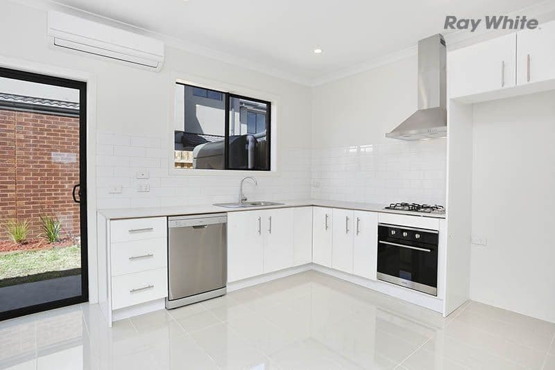 79 Hemsley Promenade, Point Cook VIC 3030, Point Cook - Thumbnail 3