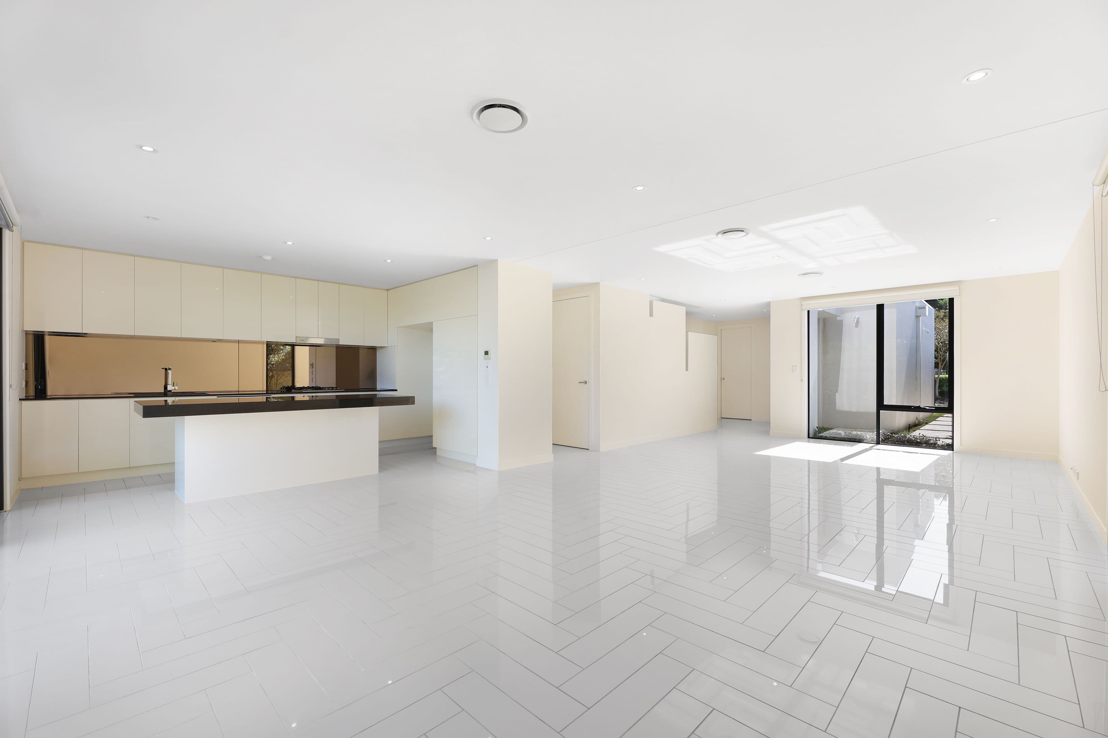 2337 Meliah Close, Sanctuary Cove QLD 4212, Sanctuary Cove - Thumbnail 4