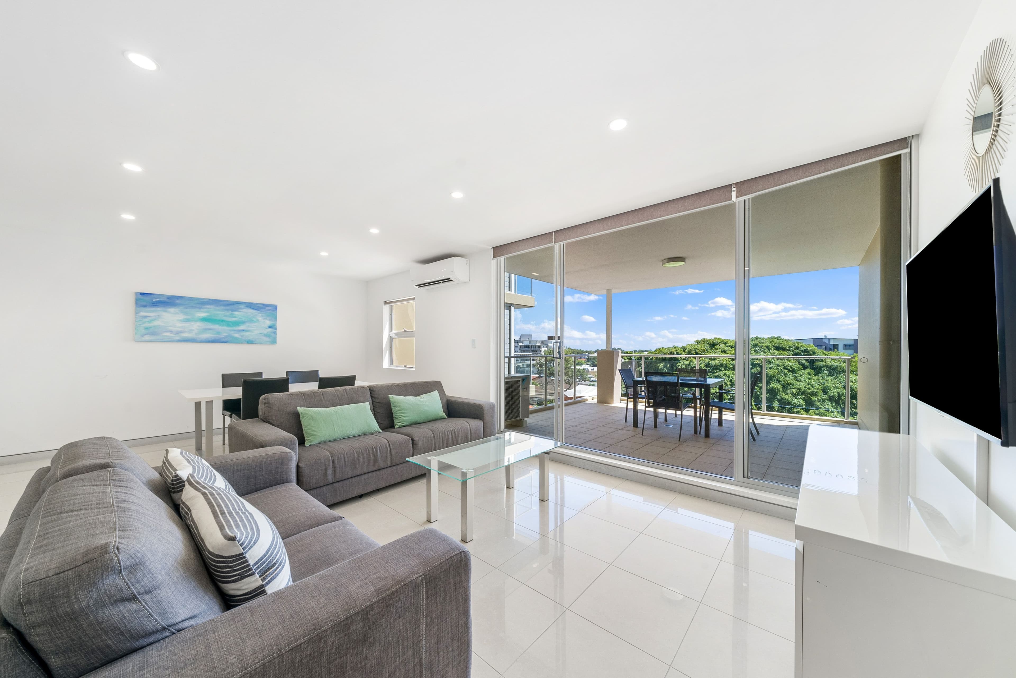 83 Marine Parade, Redcliffe QLD 4020, Redcliffe - Thumbnail 2