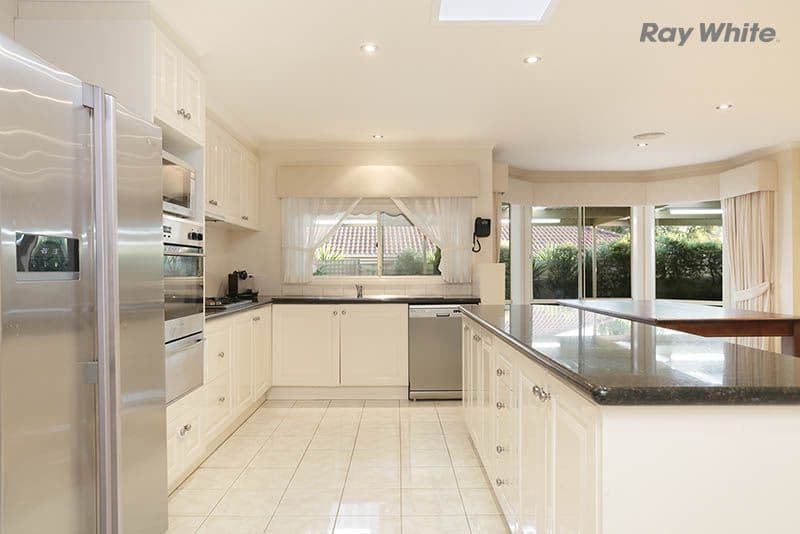 3 Whiteley Parade, TAYLORS LAKES VIC 3038, Taylors Lakes - Thumbnail 2