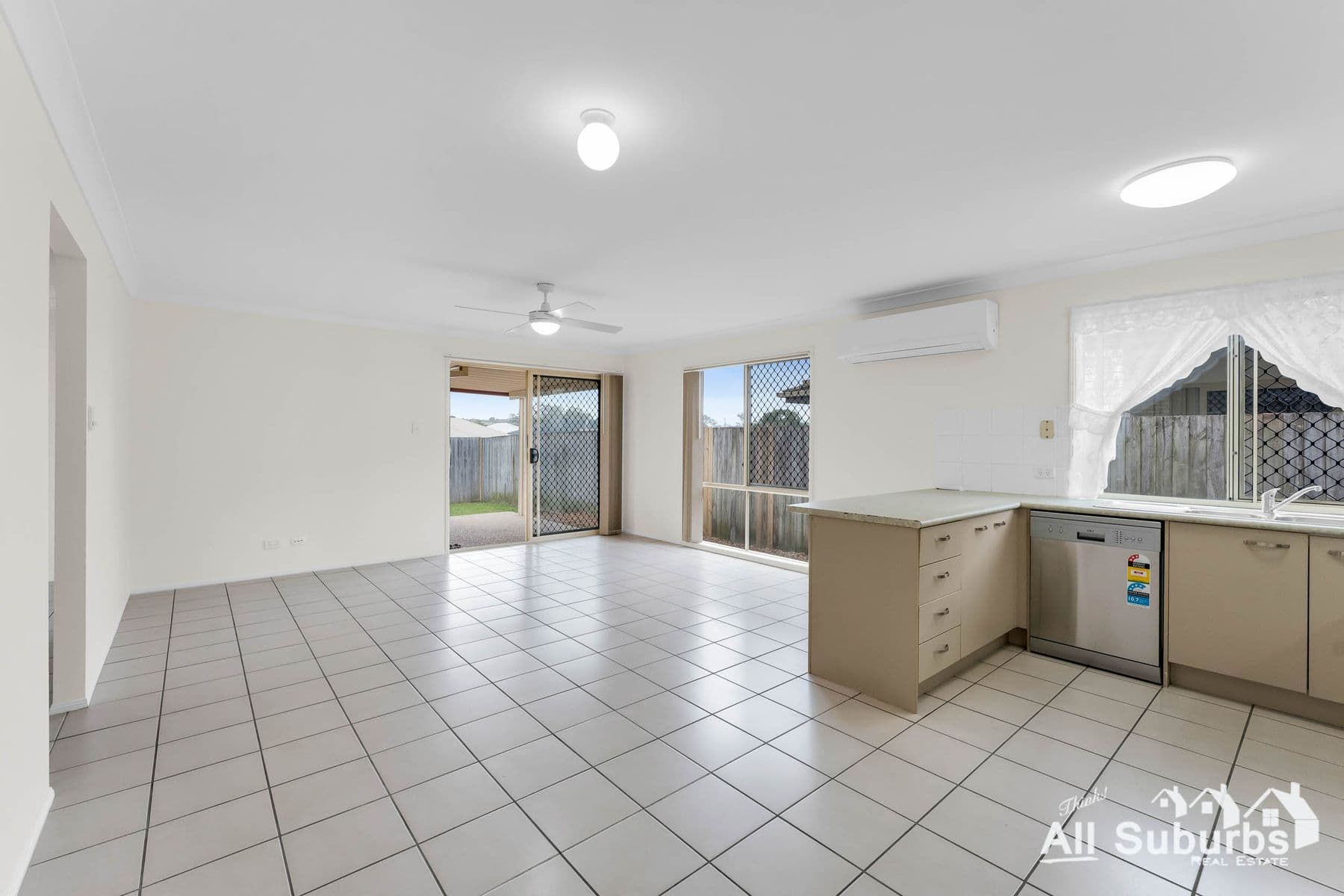 18 Griffen Place, Crestmead QLD 4132, Crestmead - Thumbnail 5