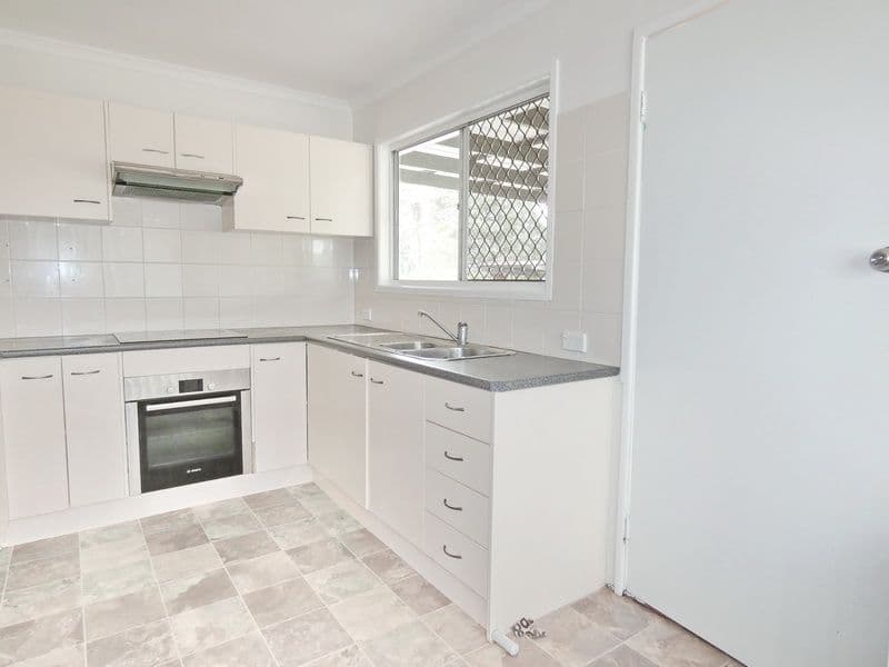 28 Winifred Street, Kingston QLD 4114, Kingston - Thumbnail 2