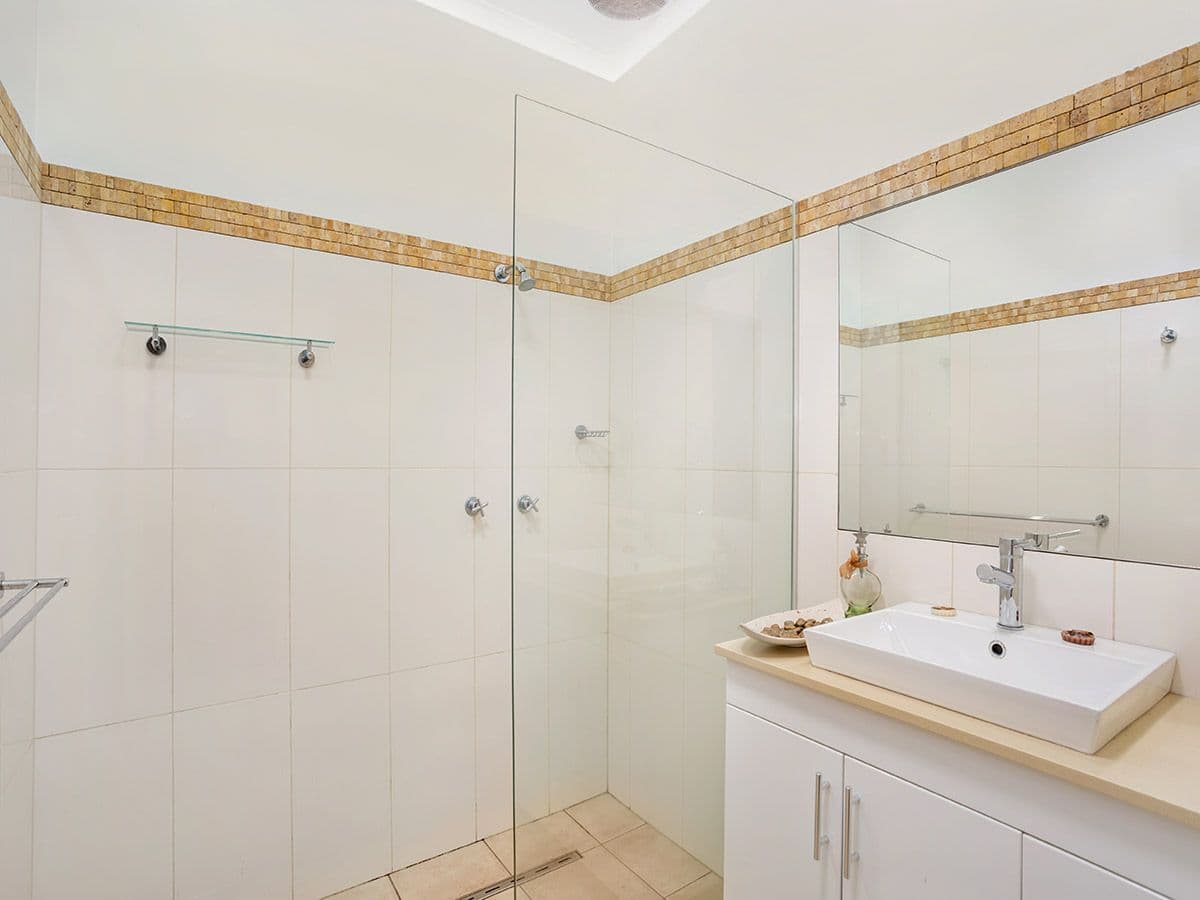 16 Garrard Street, Girards Hill - Thumbnail 2