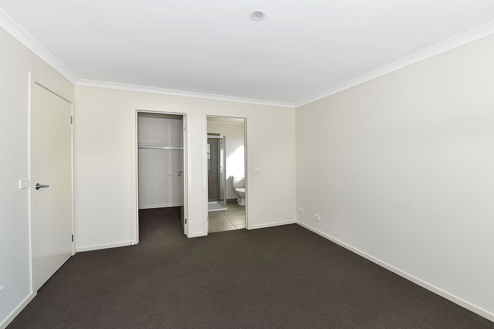 10 Cannington Grove, Sunbury VIC 3429, Sunbury - Thumbnail 2