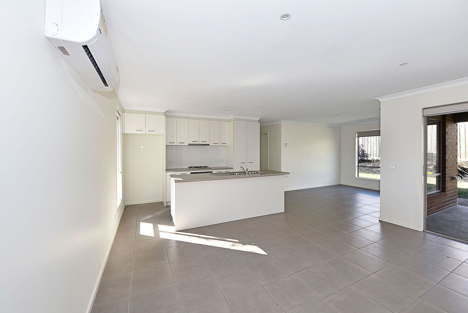 10 Cannington Grove, Sunbury VIC 3429, Sunbury - Thumbnail 5
