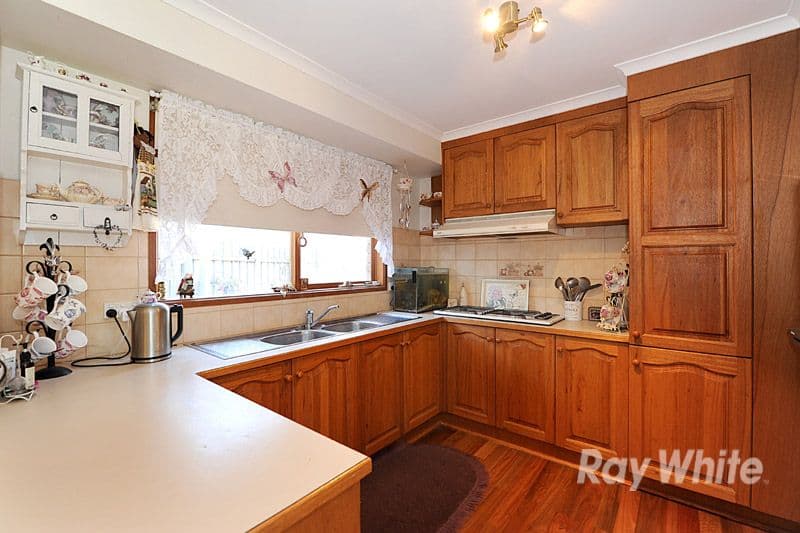 13 Phelan Drive, CRANBOURNE NORTH VIC 3977, Cranbourne North - Thumbnail 2
