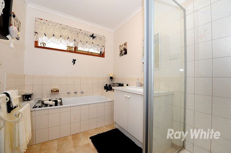 13 Phelan Drive, CRANBOURNE NORTH VIC 3977, Cranbourne North - Thumbnail 6