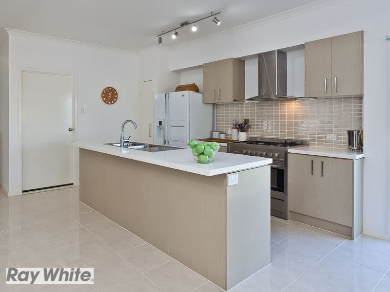 33 Friars Crescent, NORTH LAKES QLD 4509, North Lakes - Thumbnail 3